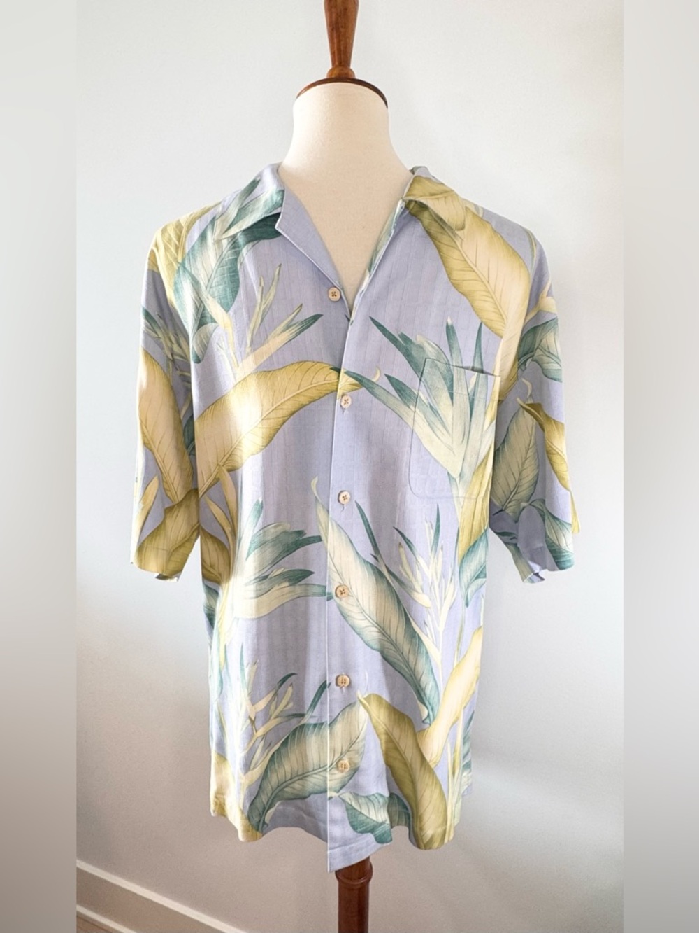 Tommy Bahama Silk Short Sleeve Camp Shirt Light Blue, Yellow & Green Mens M